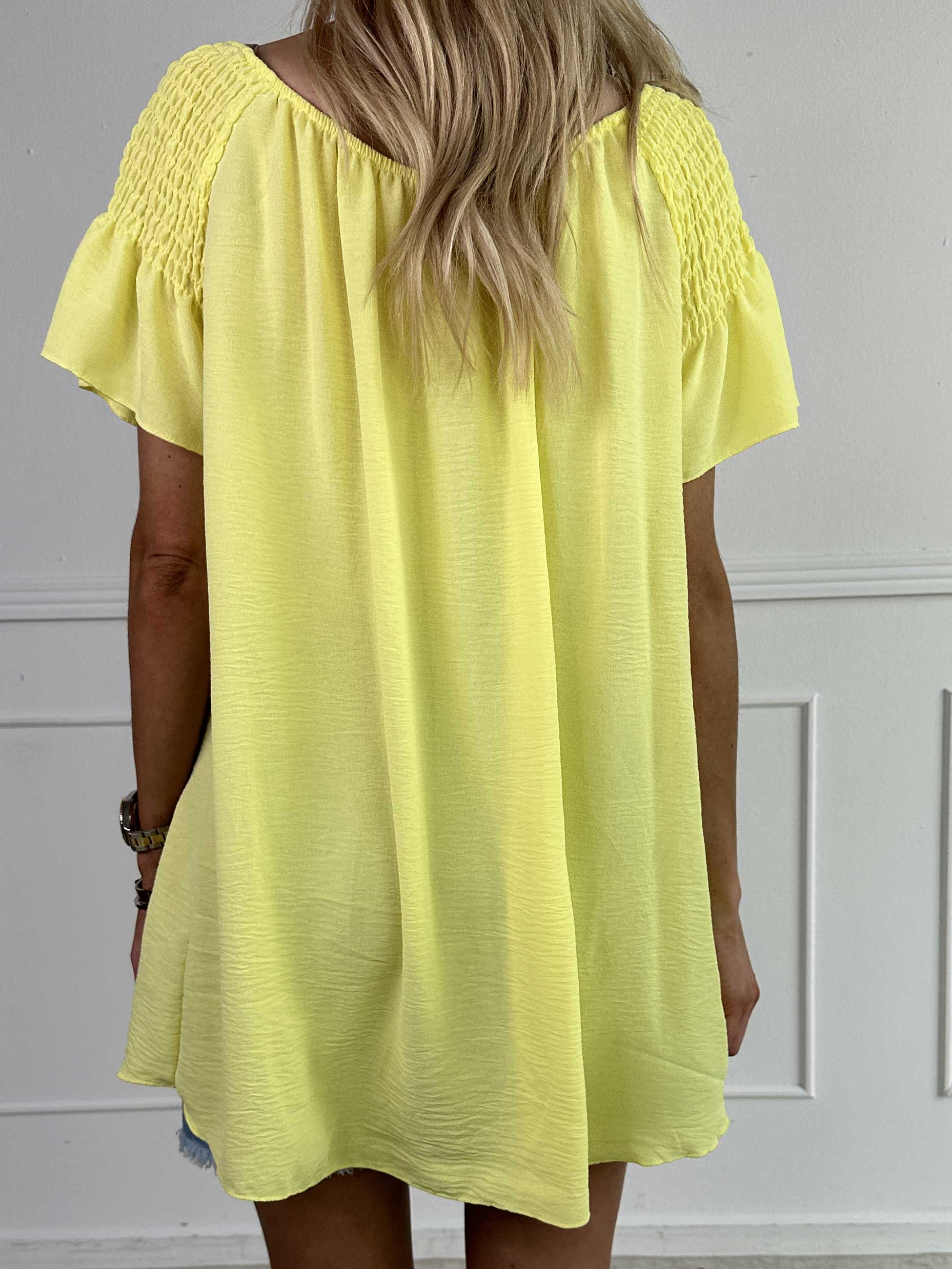 Esther - Sød tunika med flæseærmer og elastik i udskæringen